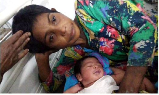 রাস্তার পাশে ফুটফুটে পুত্রসন্তানের জন্ম দিলেন মানসিক ভারসাম্যহীন নারী
